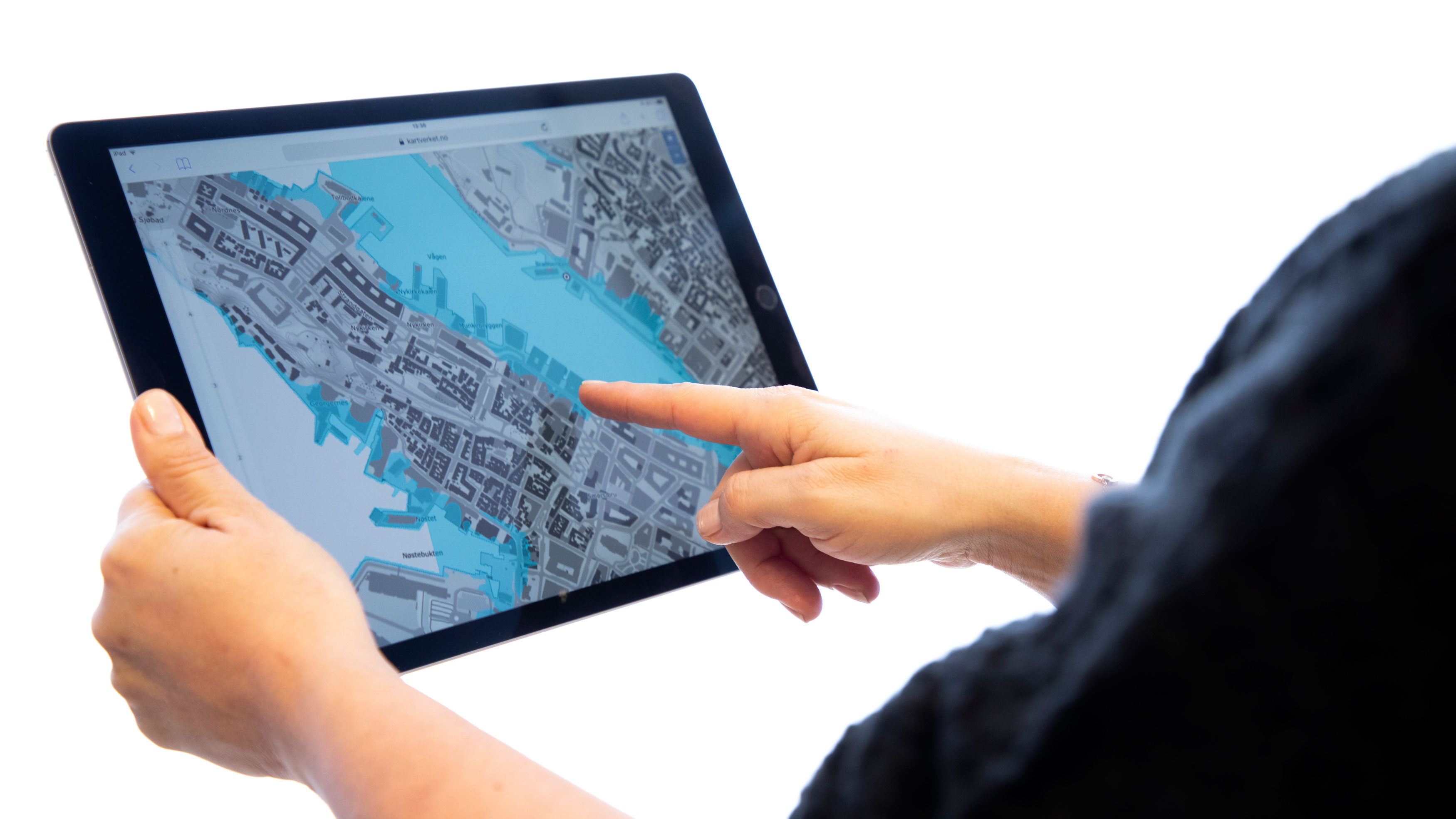 Nettjenesten Se havnivå i kart vist på et nettbrett. Foto.