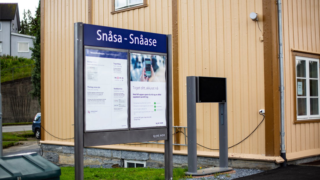 Skilt for Bane Nor frå Snåase - Snåsa stasjon i Trööndelage - Trøndelag
