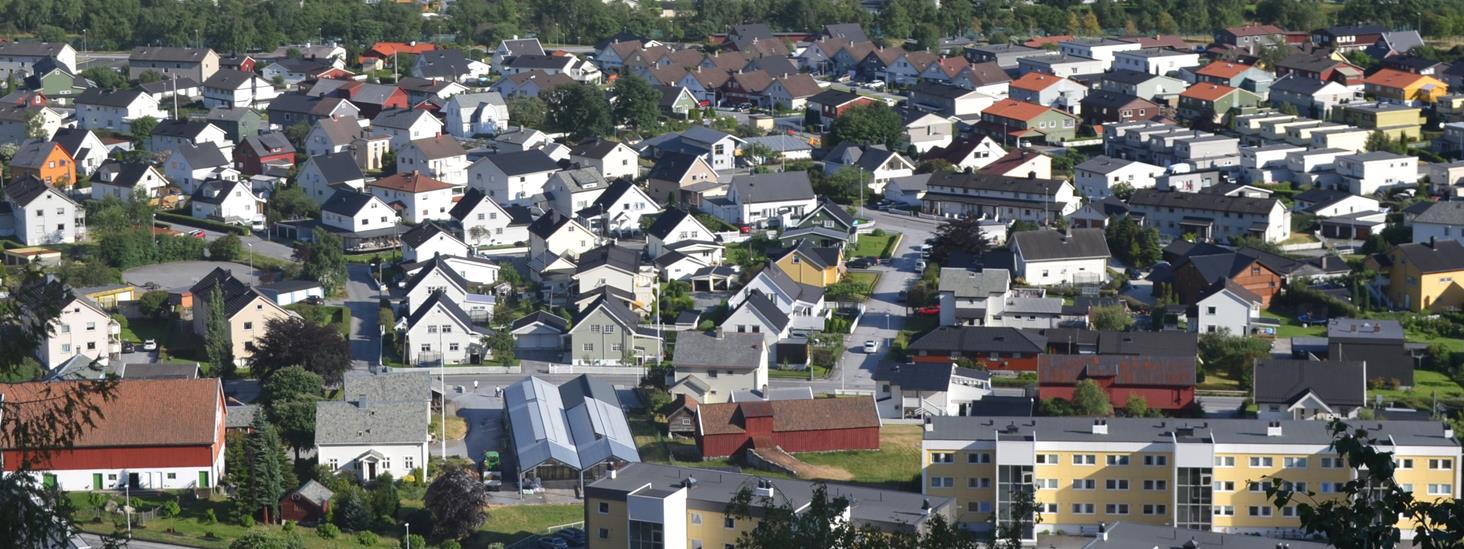 Hus i bygdeby.