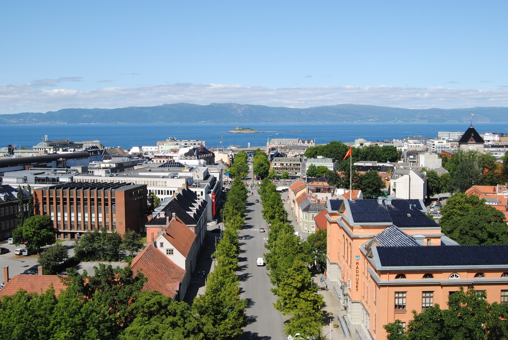 Utsikt over Trondheim ut Trondheimsfjorden (Foto: Adobe Stock)