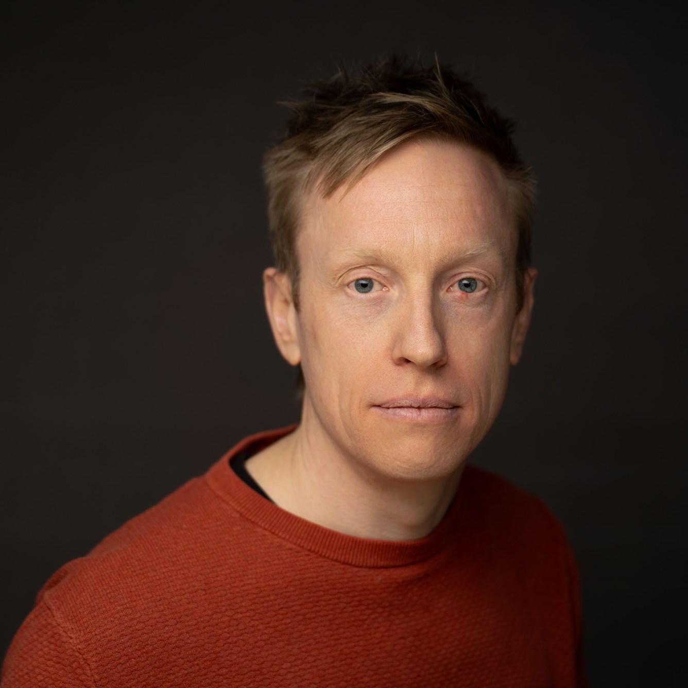 Portrettfoto av mannlig kartverks-ansatt