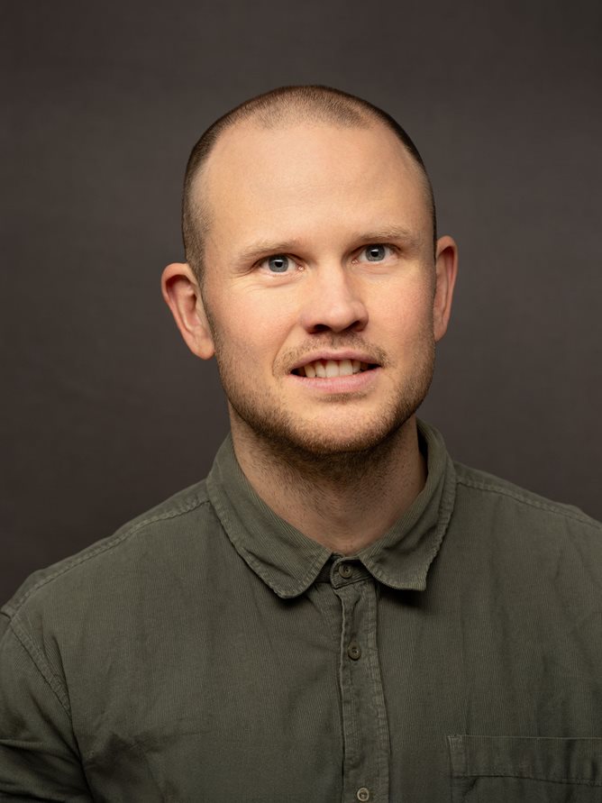 mannlig prosjektleder fotografert i studiolys