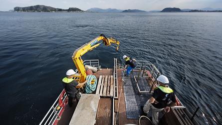 Arbeid om bord på FF Seisma. Foto: Geir Mogen