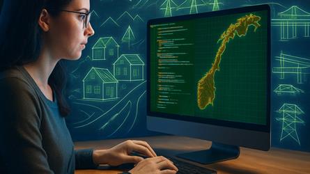 En kvinnelig datautvikler foran en PC-skjerm, omgitt av geografiske ikon.