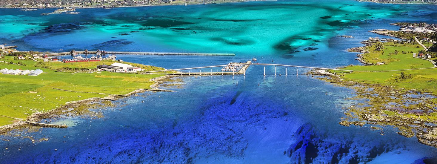 Flyfoto av Søre Vaulen med terrengmodell av havnbunn redigert inn i bildet. Fotomontasje.