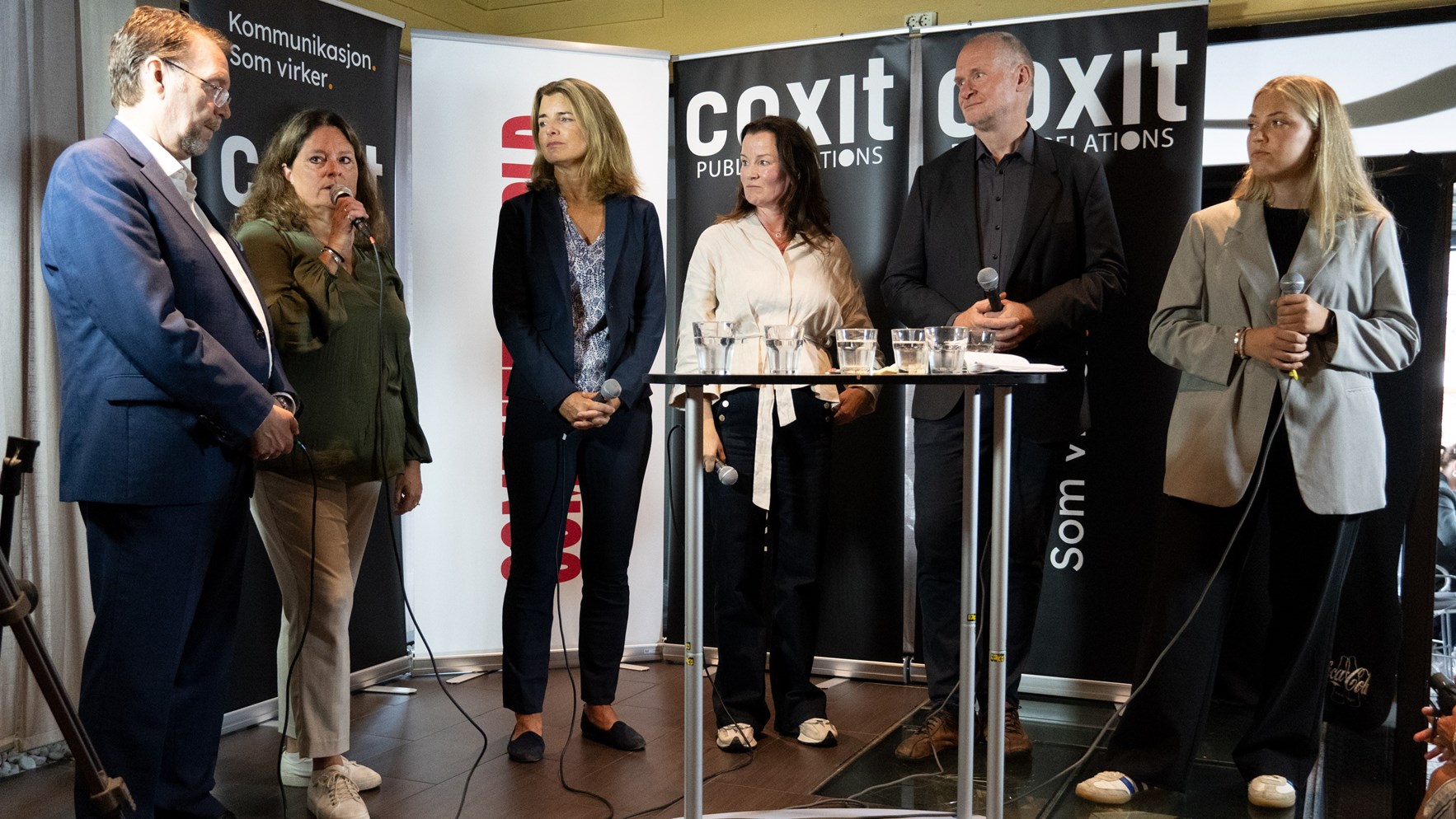 To menn og fire kvinner på en scene under Arendalsuka 2024