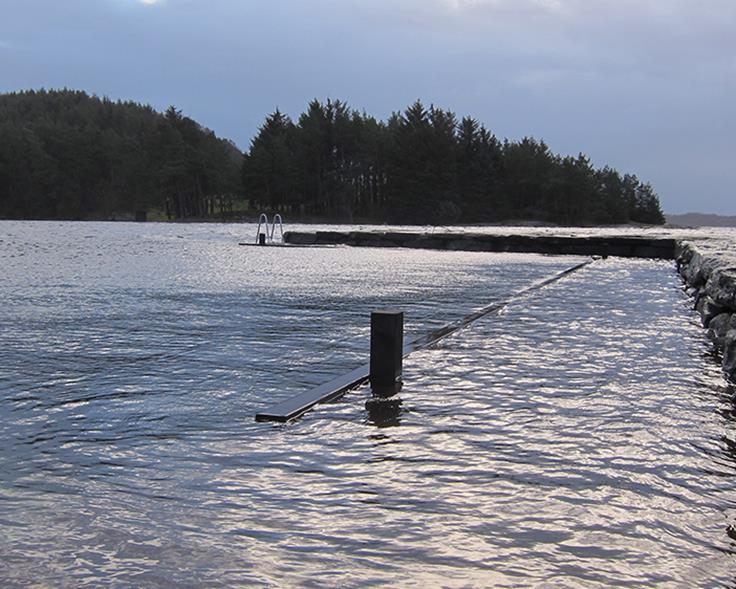 Brygge med høy vannstand på Talgje i Rogaland. Foto.