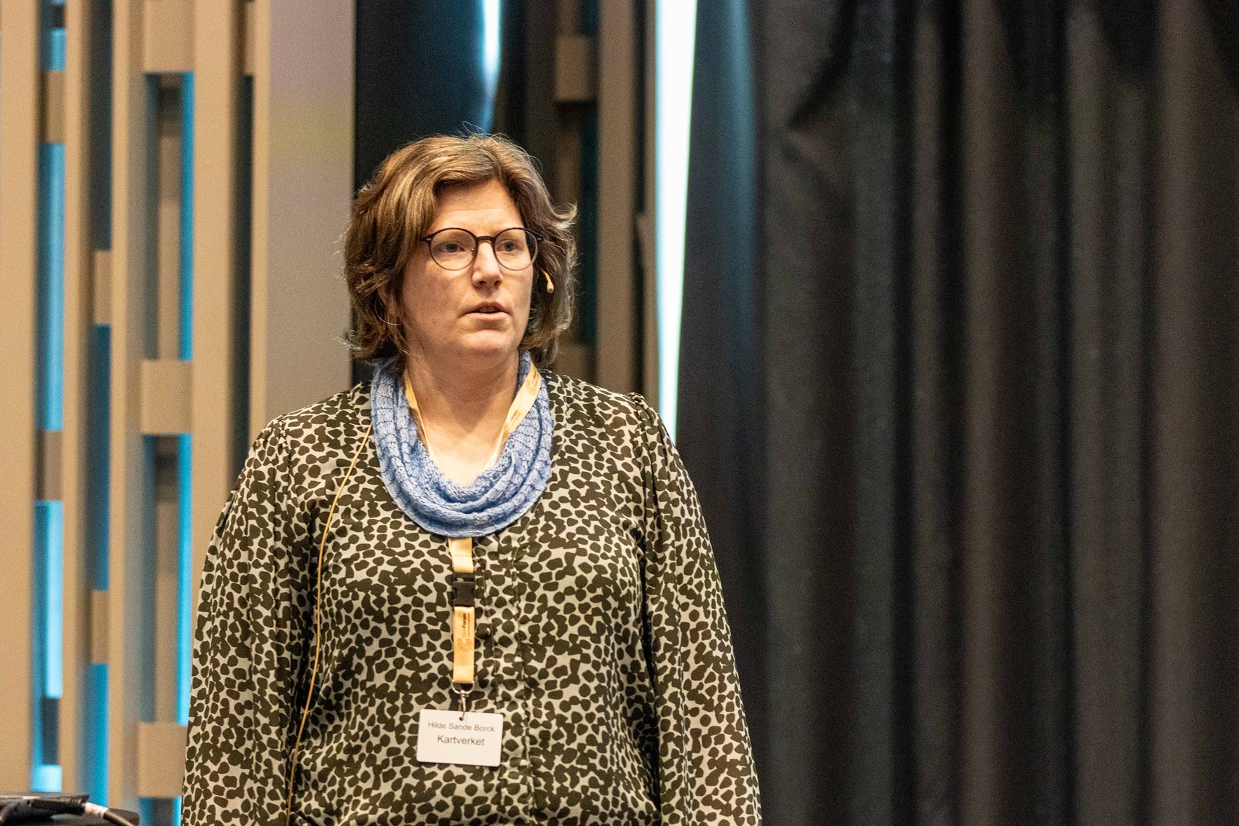 Kvinnelig kartverksansatt Hilde Sande Borck presenterer Se Havnivå
