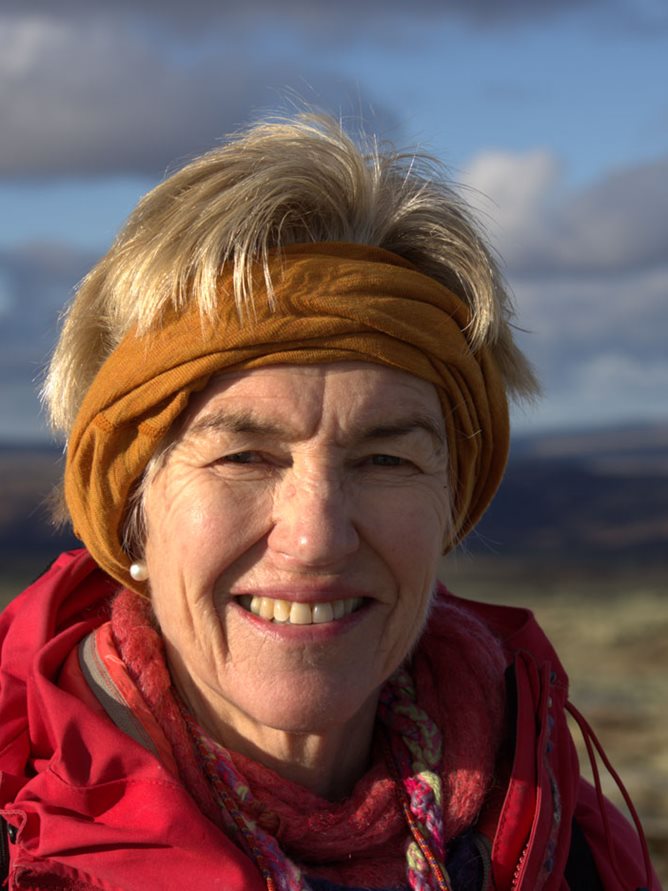 Tidligere kartverkssjef Anne Cahtrine Frøstrup fotografert i turtøy utendørs. Foto: Privat