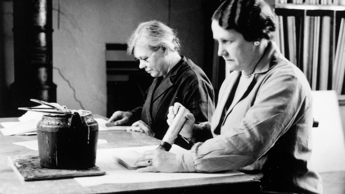 Olga-Sofie-Røer-og-Hjørdis-Jacobsen-før-1940.jpg