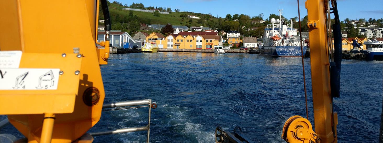 Utsikt fra forskningsfartøy med område fra Stavanger i bakgrunn. Foto: Stepan Boitsov / Havforskningsinstituttet